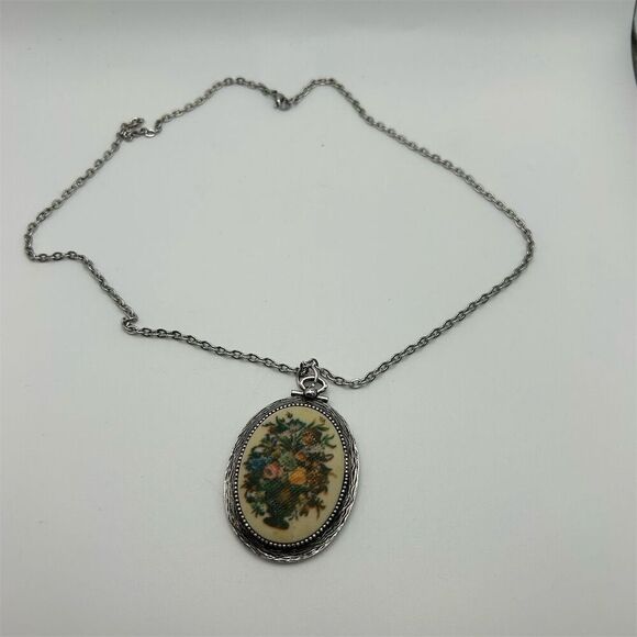 Vintage Sarah Coventry Floral Tapestry Pendant Necklace Silver Tone Oval 21" - Picture 7 of 8